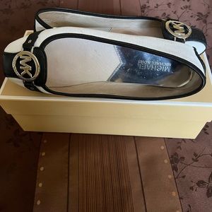 Michael Kors black and white flats size 7 1/2